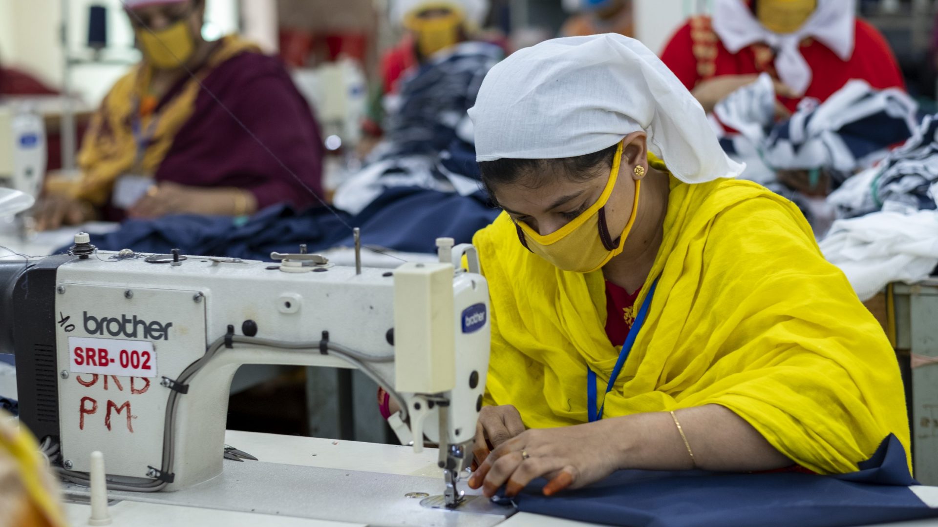 Good Clothes Fair Pay ist eine Kampagne für faire Bezahlung von Menschen in der Textilindustrie, wie diese Näherin